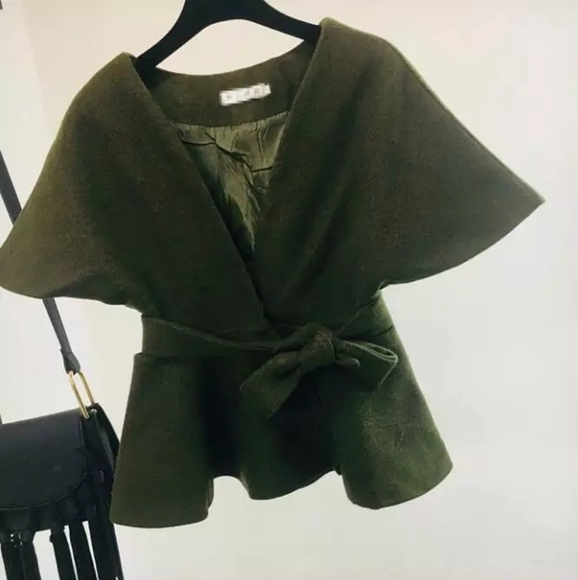 Sleeveless Coat - Picture 6 of 6